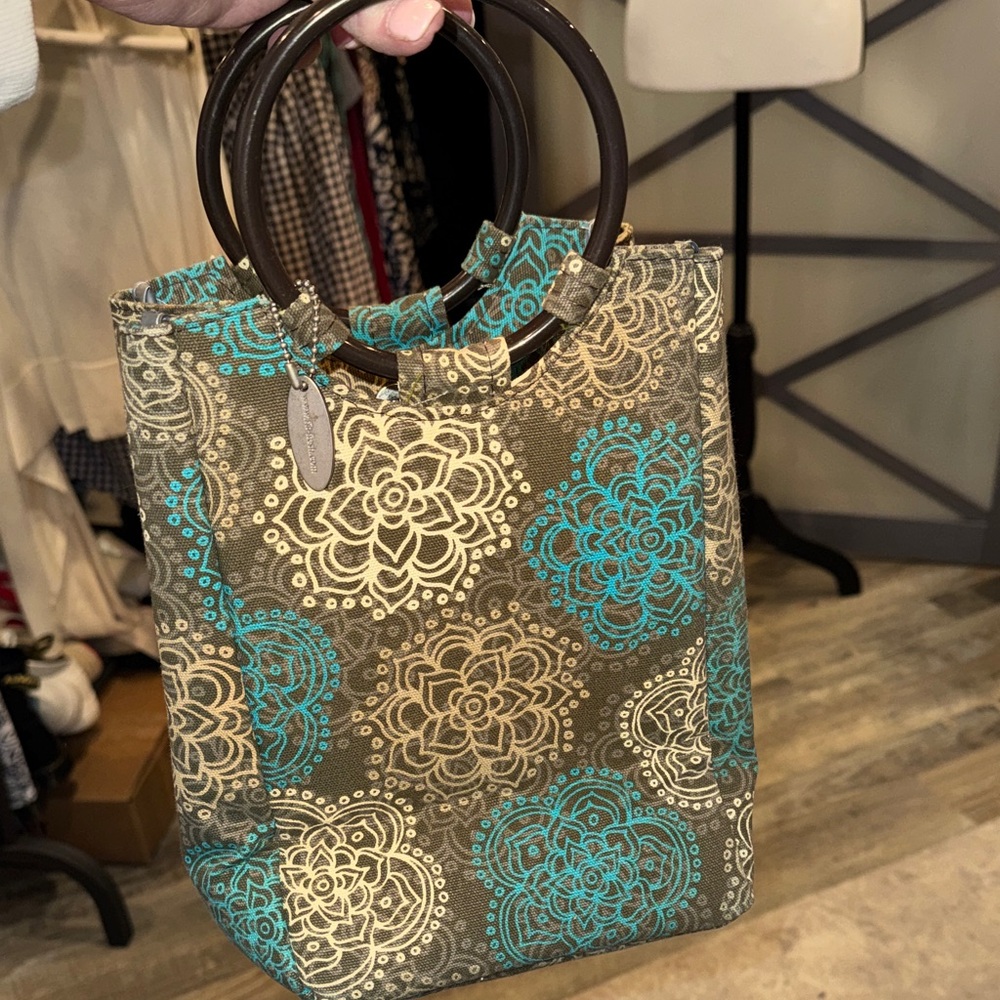 Fit and Fresh Elegant Floral Tote or lunch bag with Circular Handles